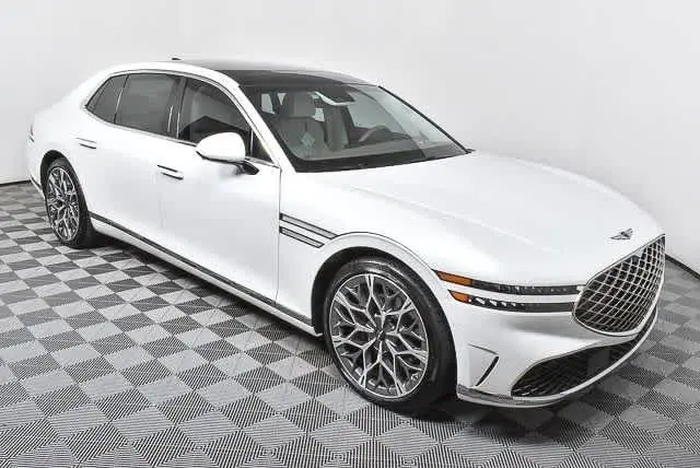 2025 GENESIS G90 Base's photo
