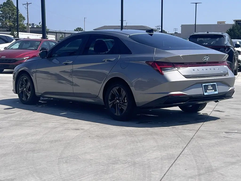2023 Hyundai Elantra Hybrid Blue photo 3