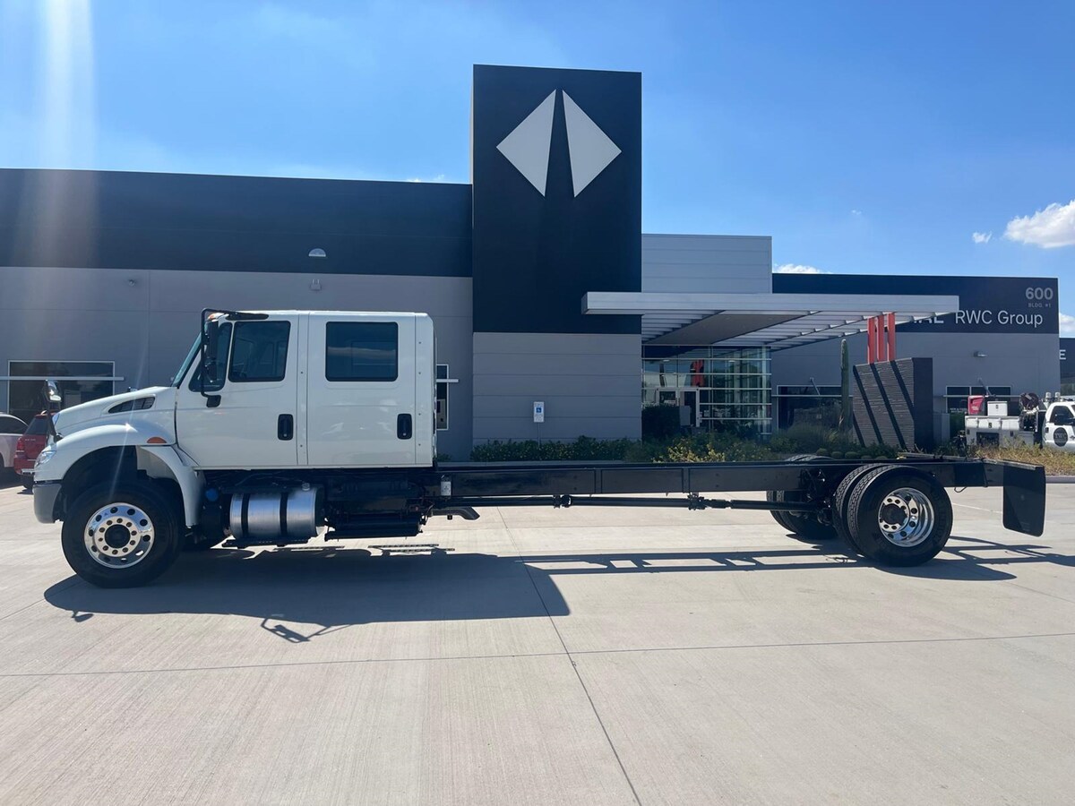 2019 International 4300 in Phoenix, AZ — photo 2
