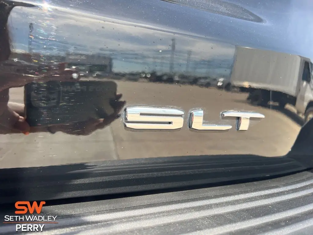 2024 Gmc Yukon SLT photo 3