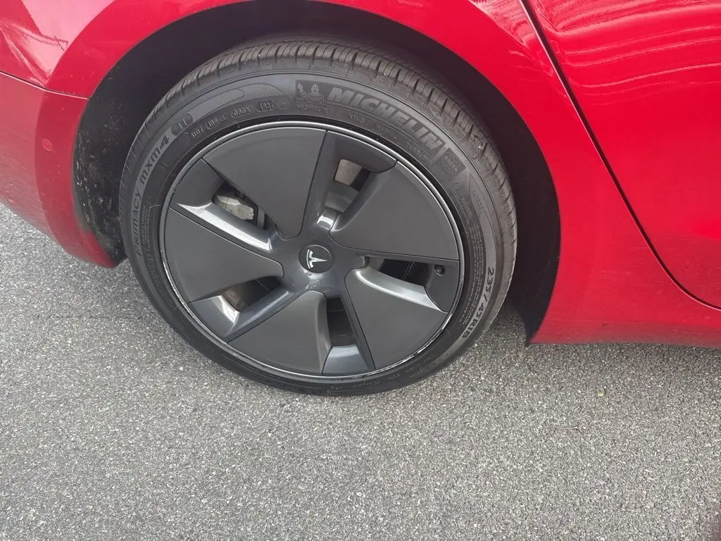 2022 Tesla Model 3 Long Range photo 3