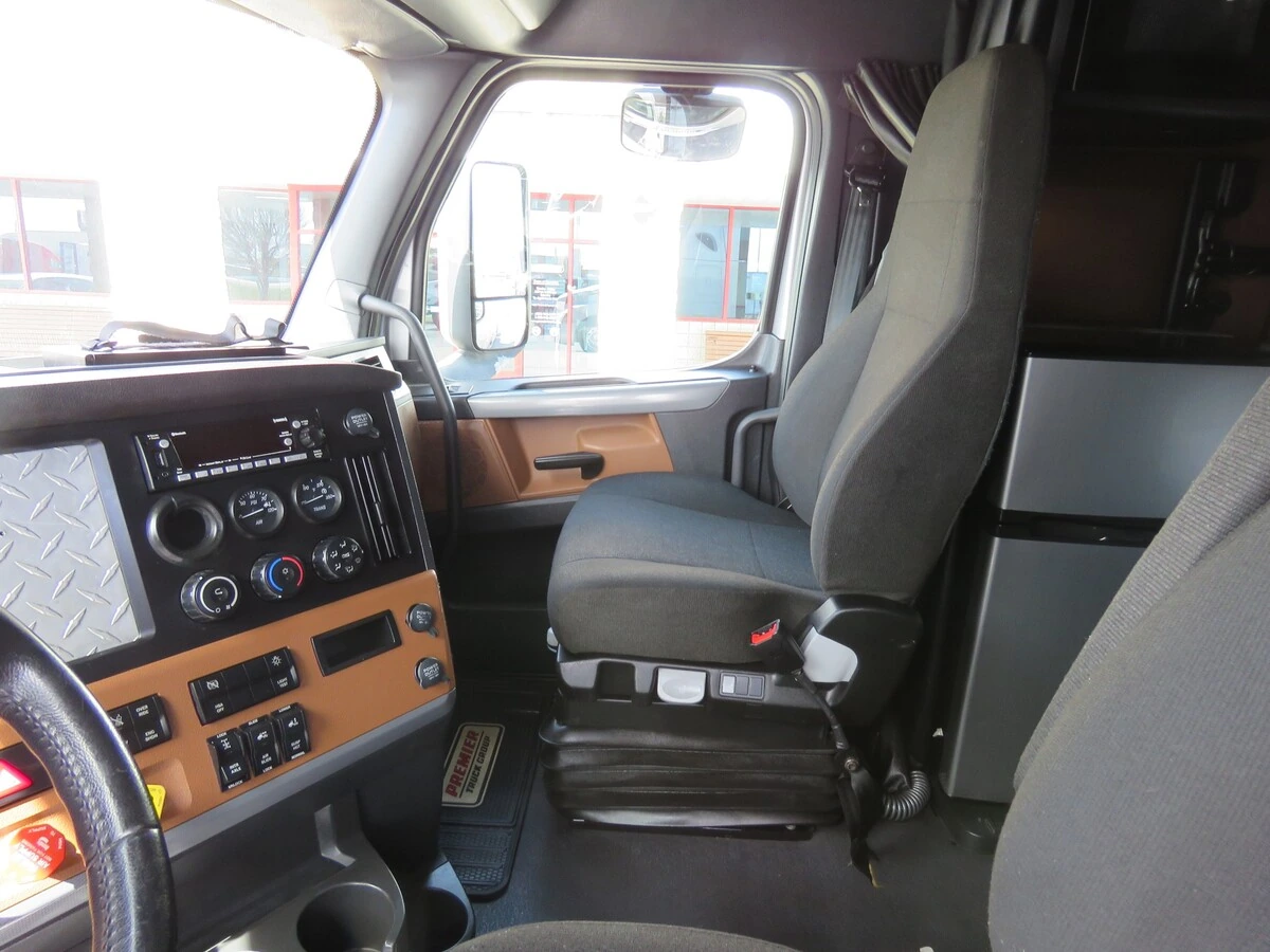 2022 Freightliner Cascadia - image 15