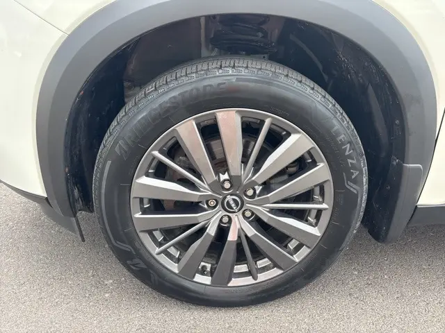 2022 Nissan Pathfinder SL photo 3