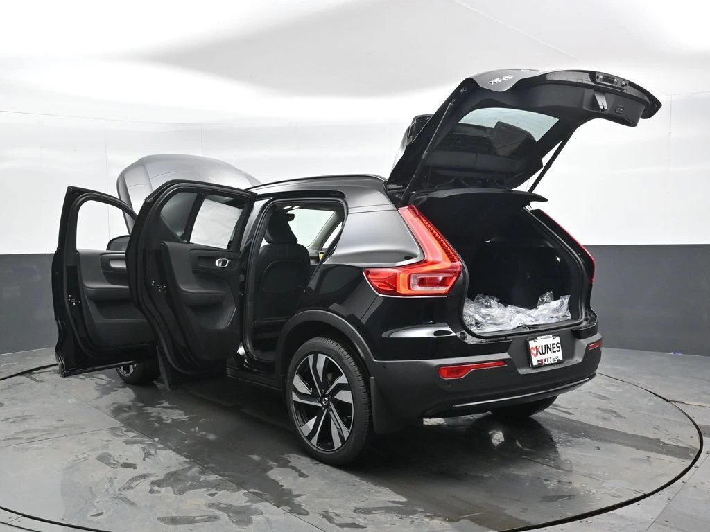 2026 Volvo - image 47