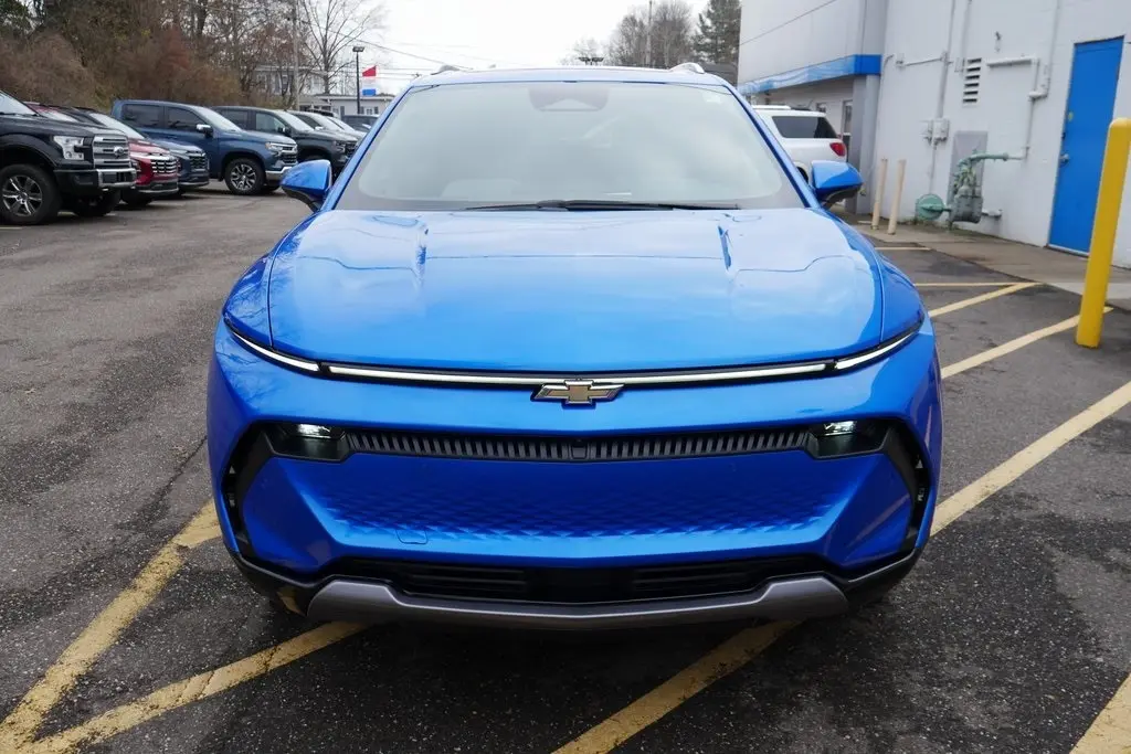 2026 Chevrolet Equinox EV 1LT photo 3