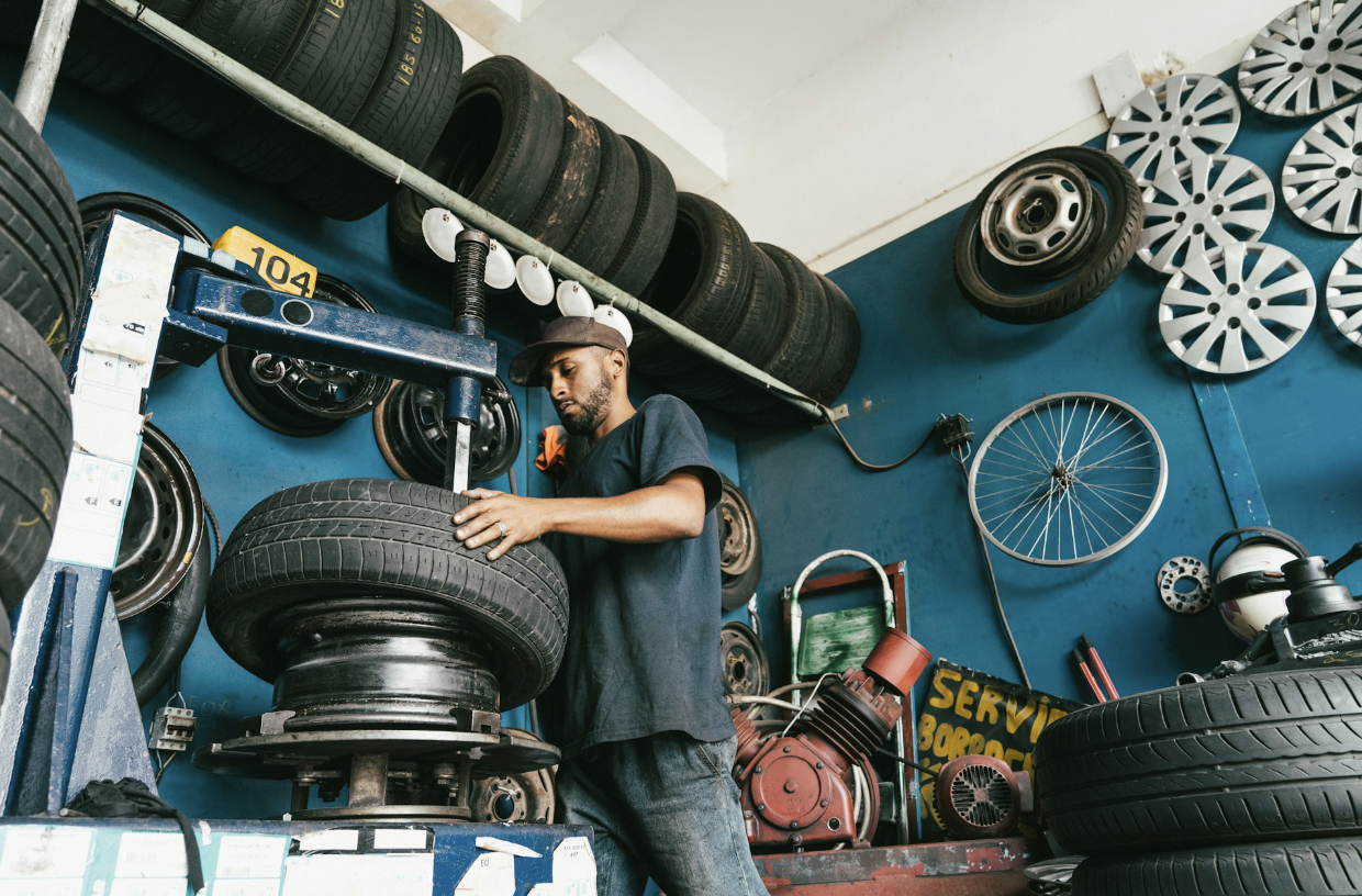 Local Parts vs. Online Orders for Iowa Summer Repairs
