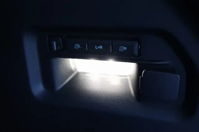 2025 Ford Explorer Platinum photo 20