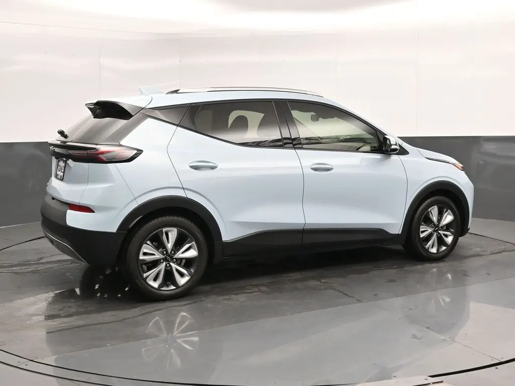 Used 2022 Chevrolet Bolt EUV LT with VIN 1G1FY6S07N4116226 for sale in Sycamore, IL