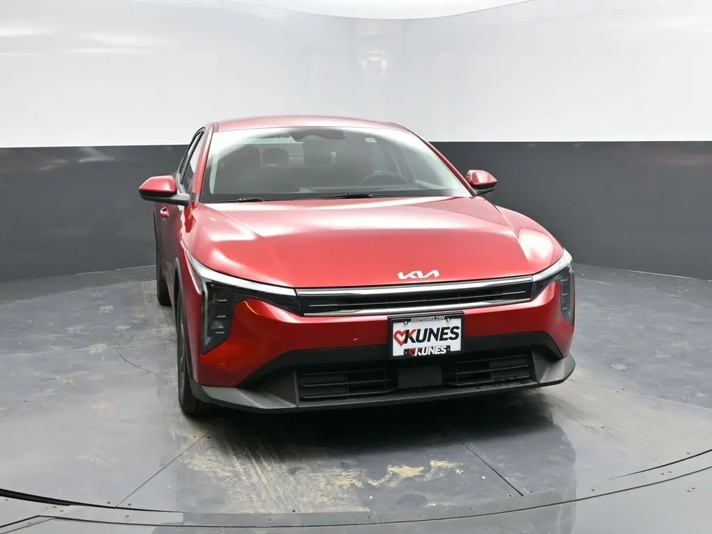 2025 Kia K4 LXS photo 2