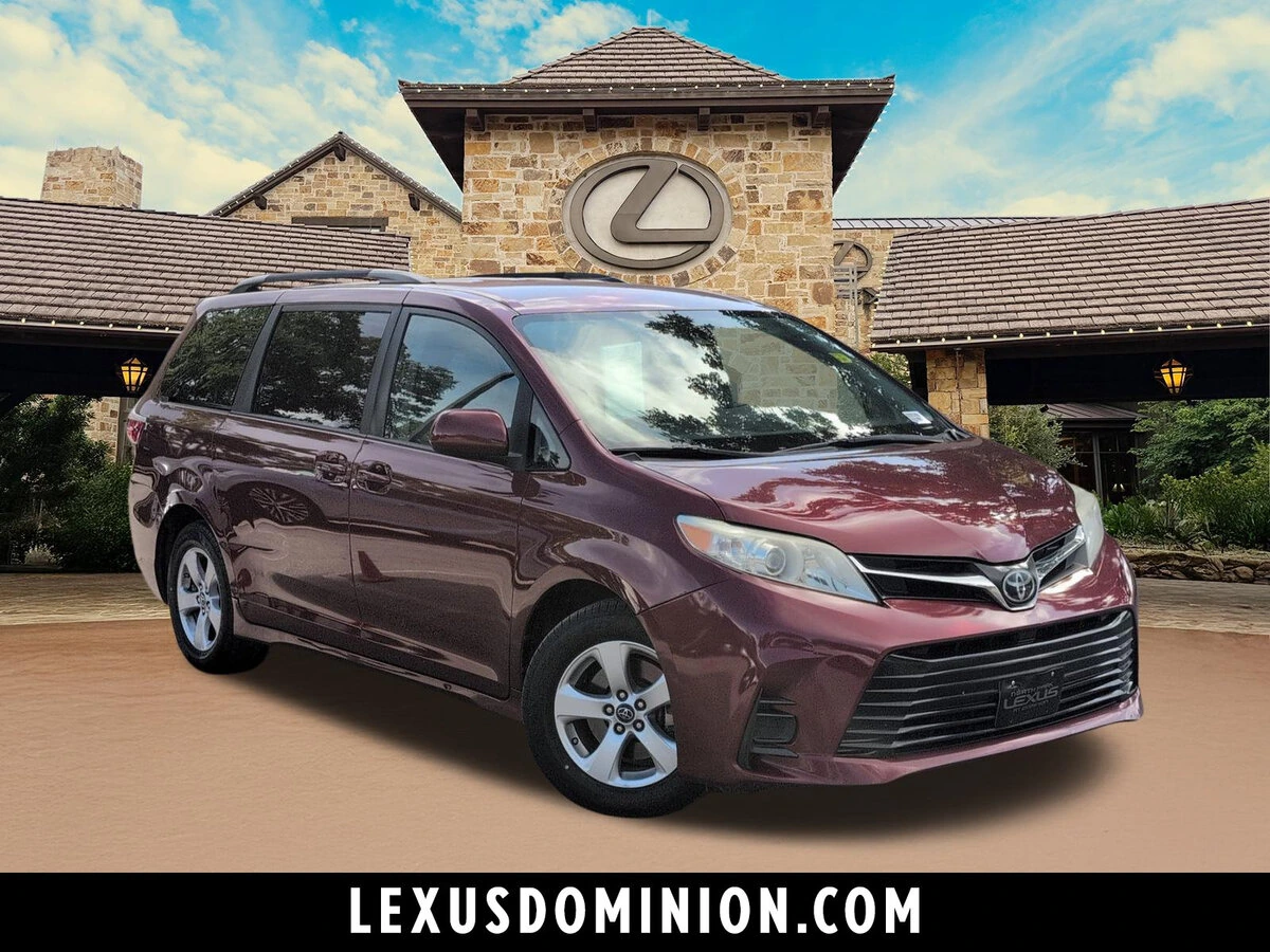 2018 Toyota Sienna LE V6 8-Passenger's photo