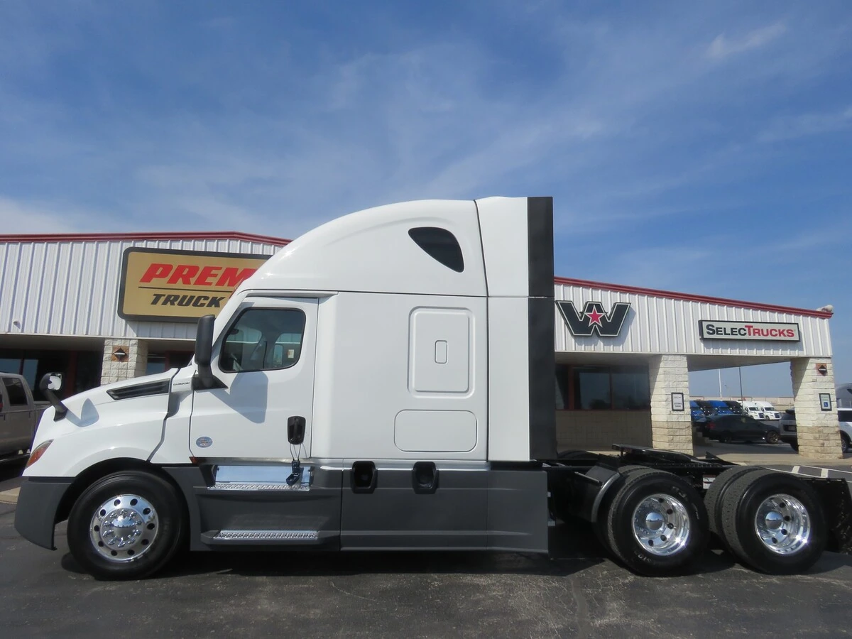 2023 Freightliner Cascadia - image 2