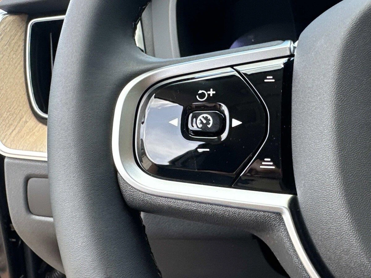 2026 Volvo - image 32