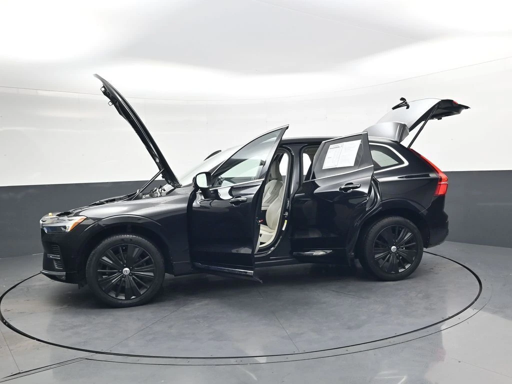 2022 Volvo - image 41