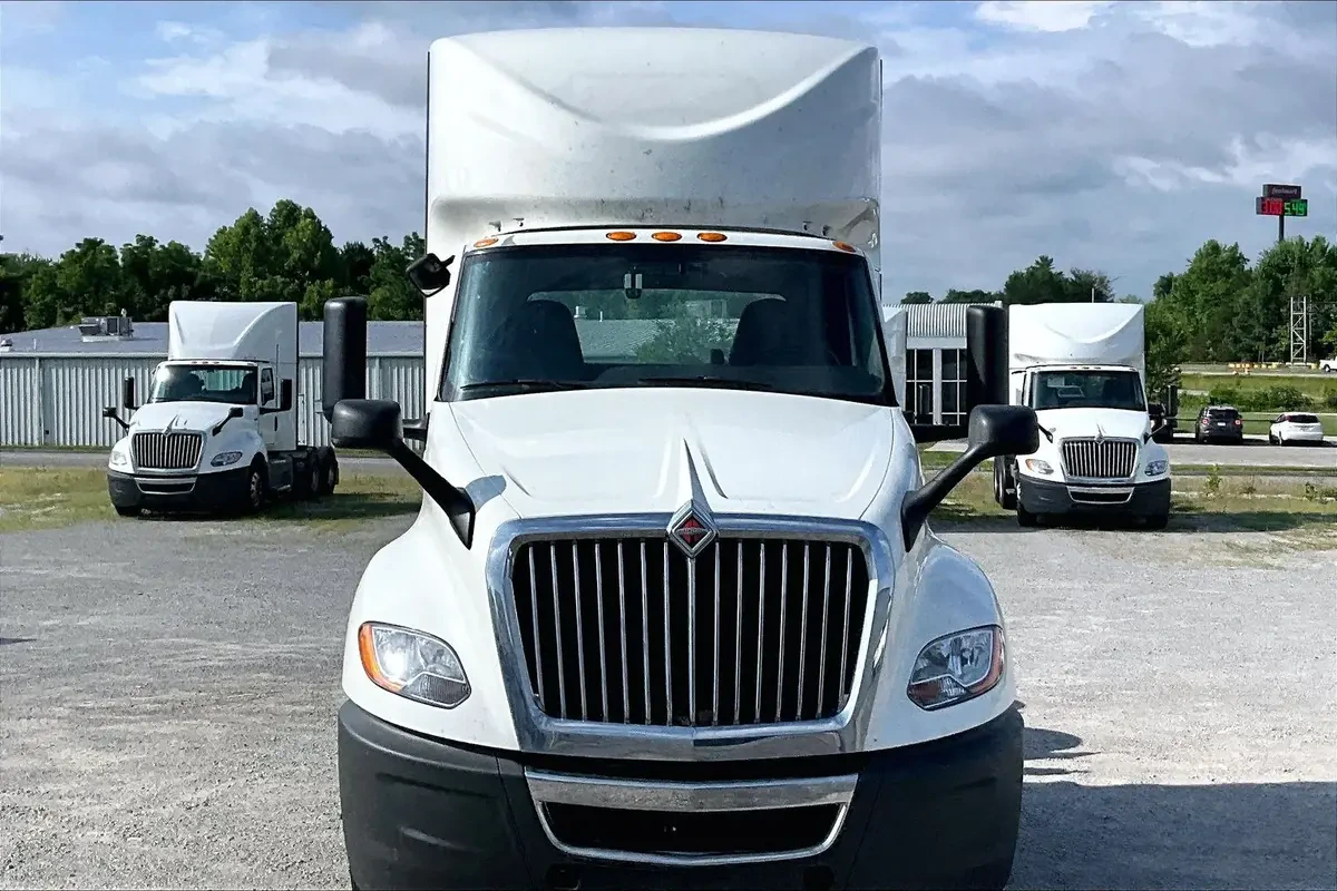 2021 International LT in Louisville, KY — photo 2
