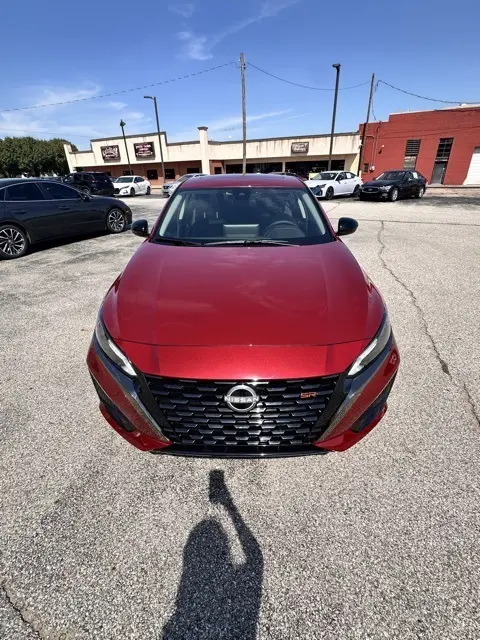 2025 Nissan Altima 2.5 SR photo 2