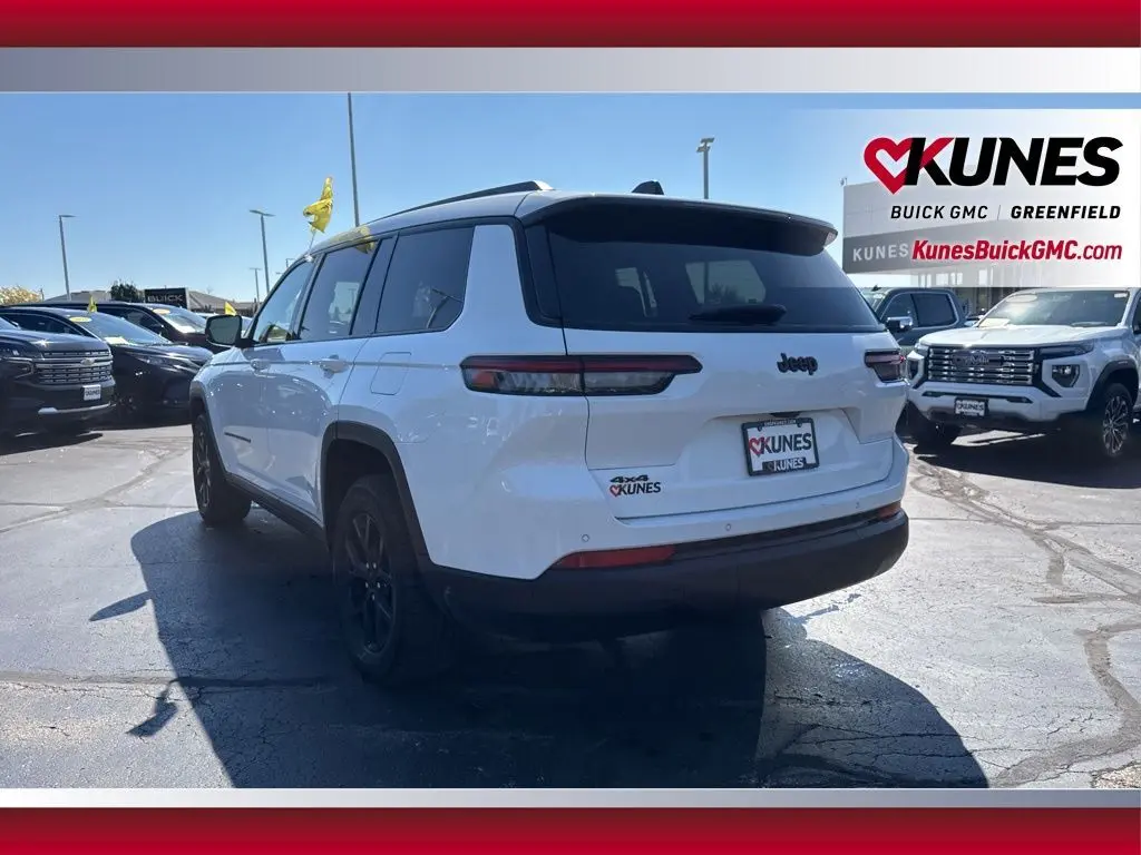 2024 Jeep Grand Cherokee Altitude photo 5