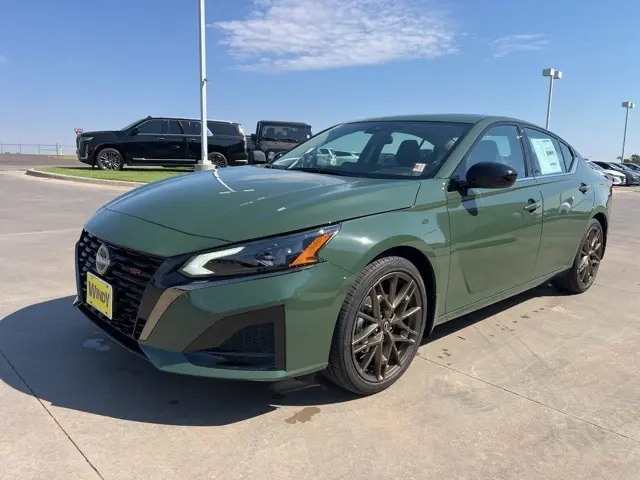 2025 Nissan Altima 2.5 SR photo 3