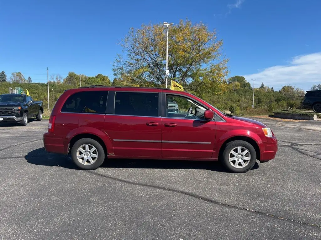 2010 Chrysler Town & Country Touring photo 2