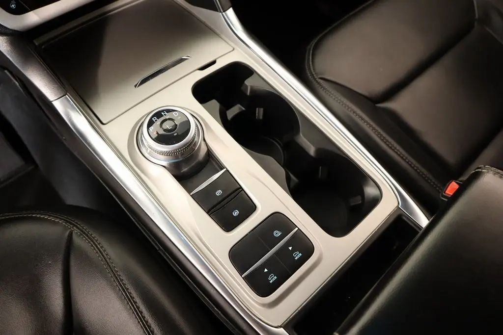 2023 Ford Explorer XLT photo 7
