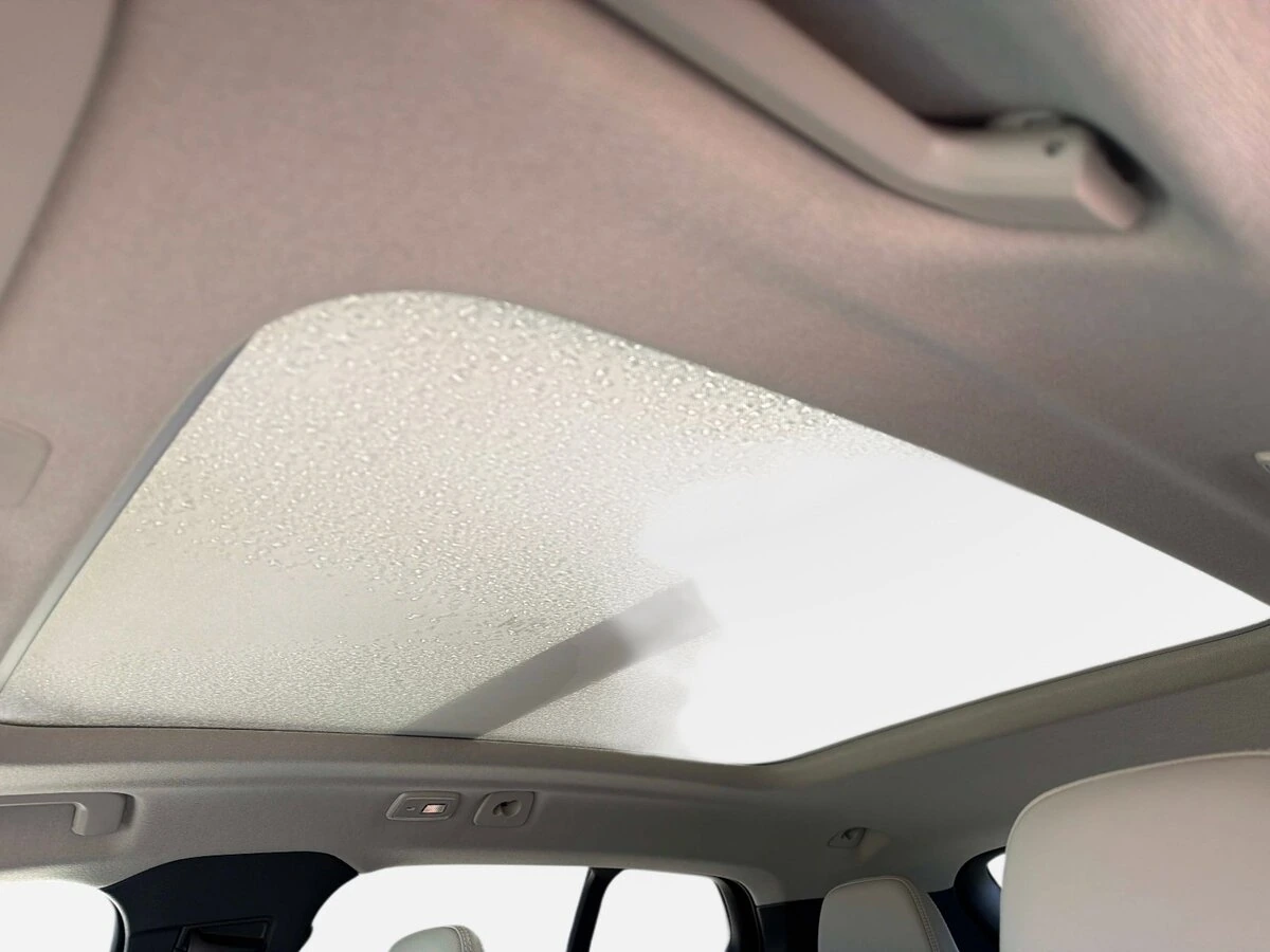 2026 Volvo - image 18