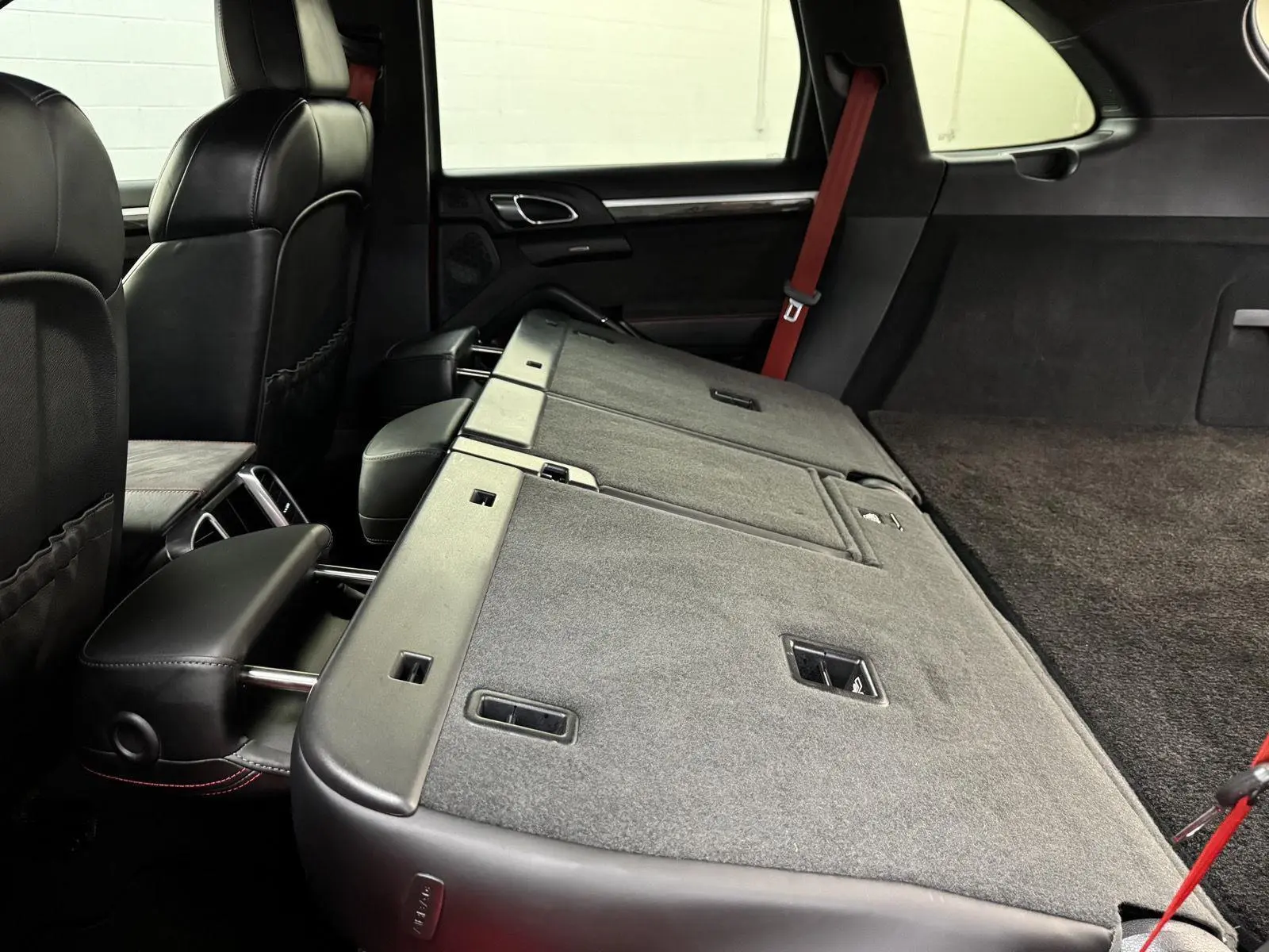 2013 Porsche Cayenne GTS photo 25
