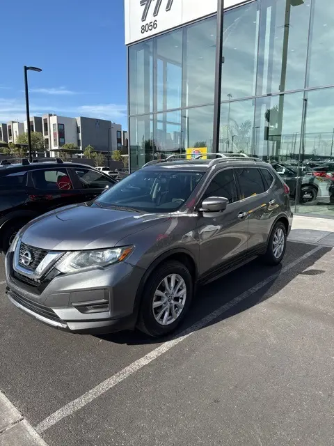 2017 Nissan Rogue SV's photo