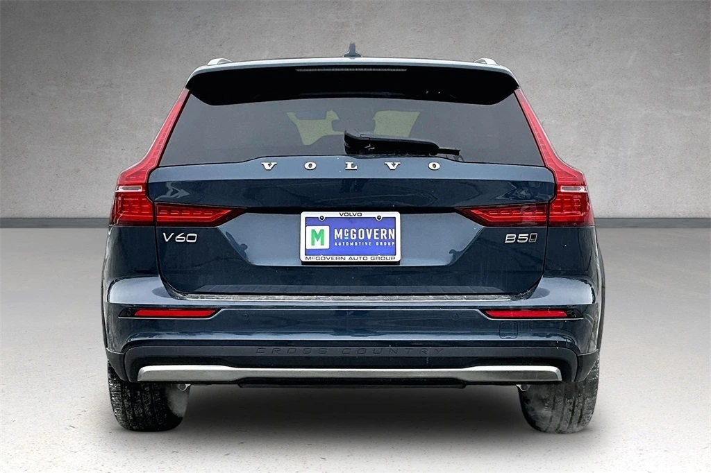 2026 Volvo - image 4