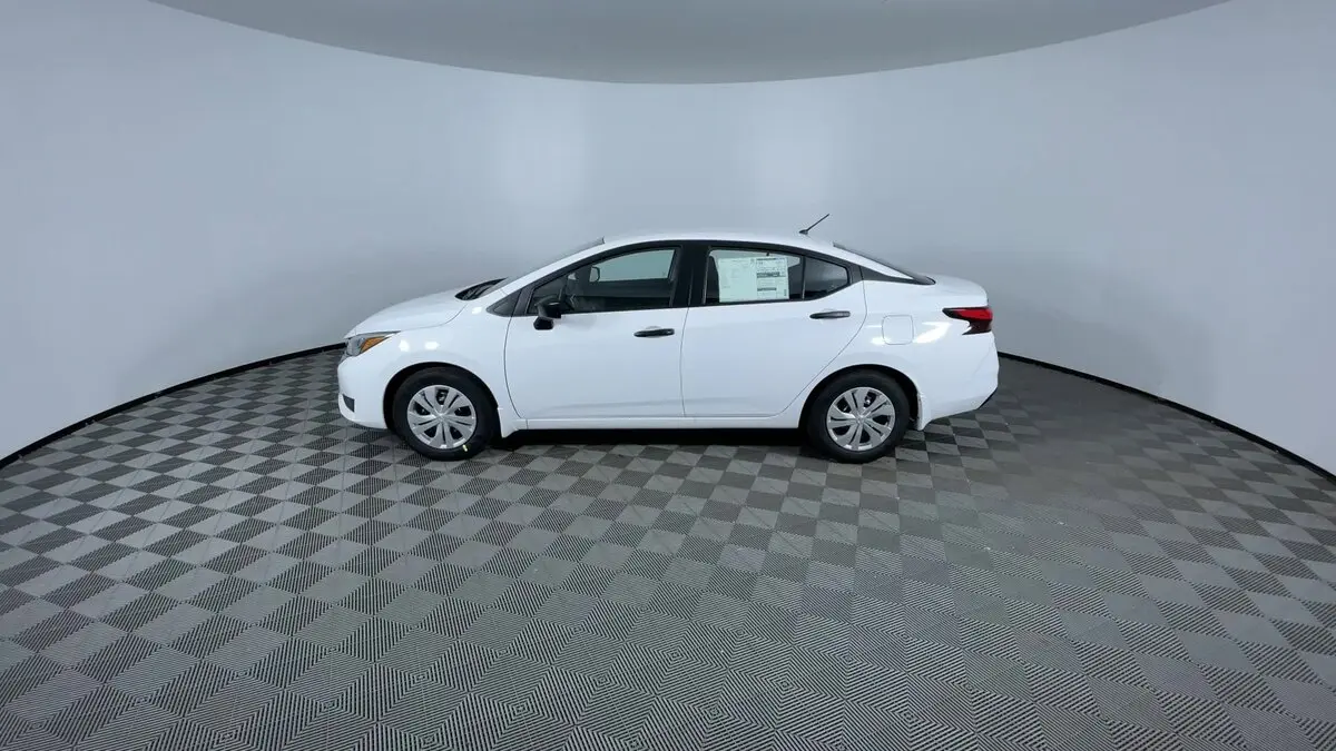 2025 Nissan Versa S photo 4