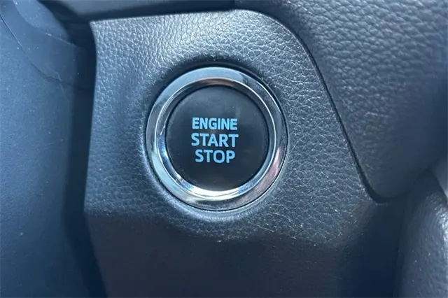 2022 Toyota RAV4 XLE photo 16