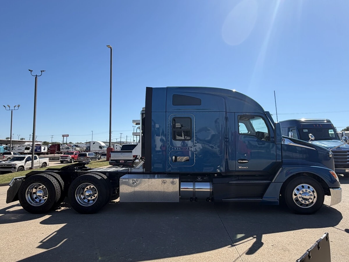 2023 Kenworth T680 — photo 4