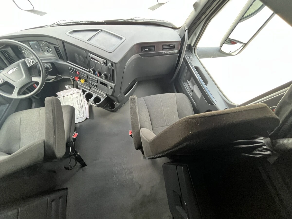 2023 Freightliner Cascadia - image 36