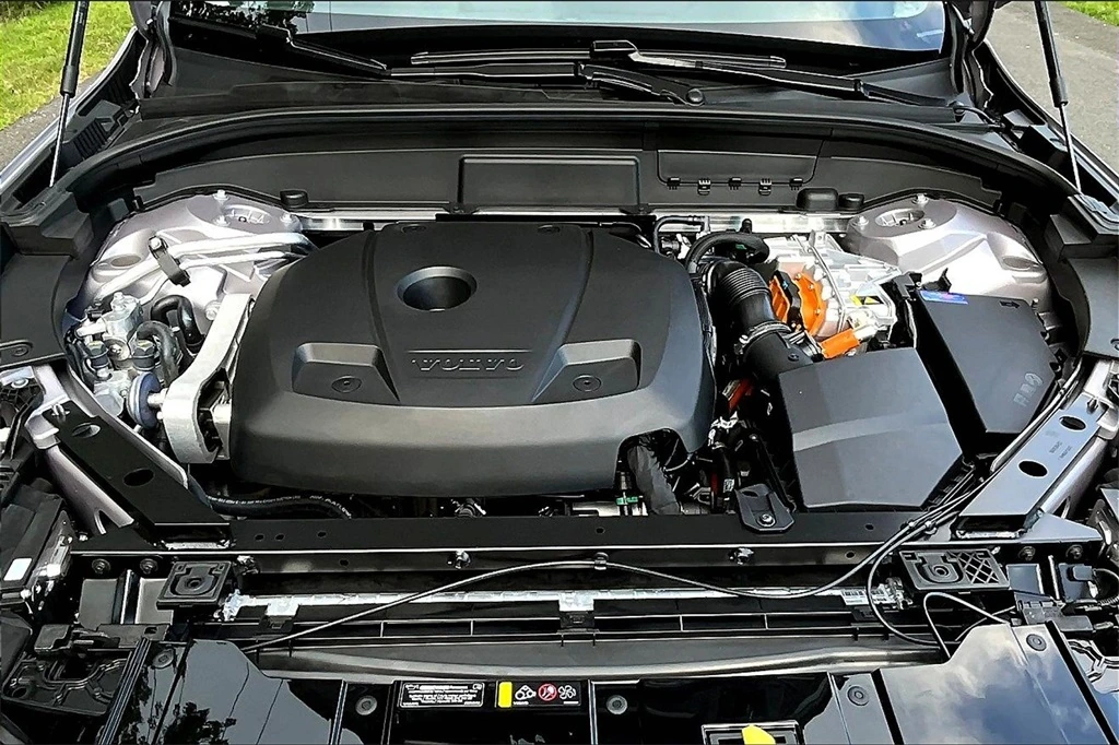 2026 Volvo - image 12