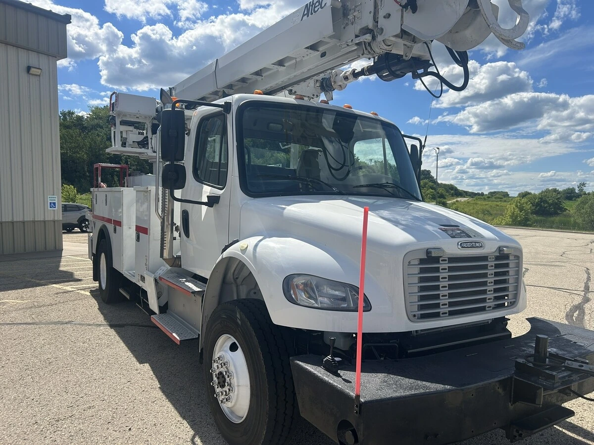 2018 Freightliner M2 106 — photo 3