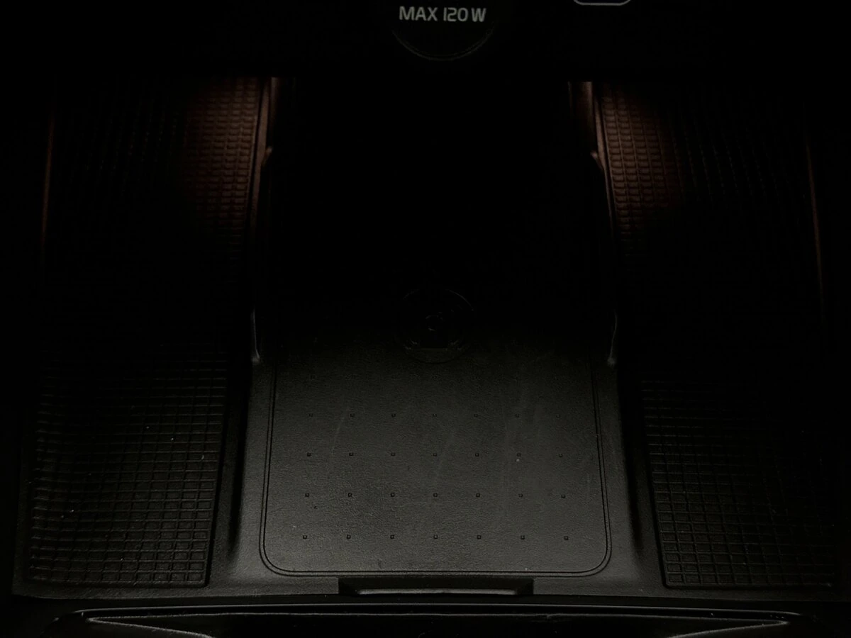 2025 Volvo - image 17