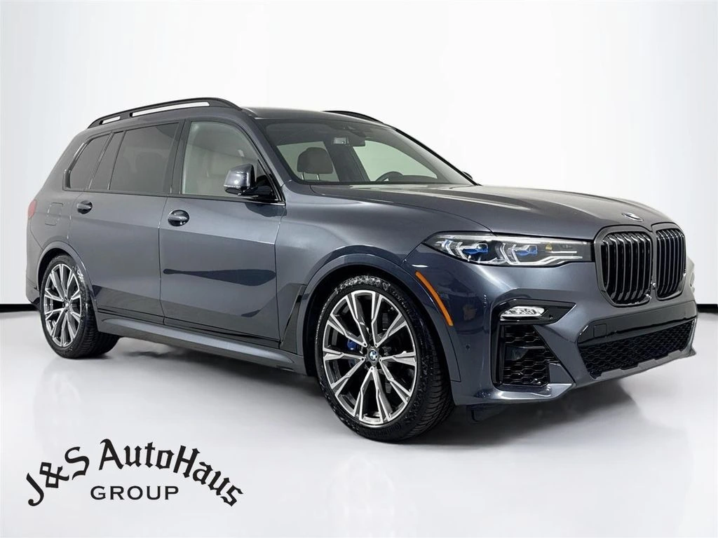 2022 BMW X7 M50i's photo