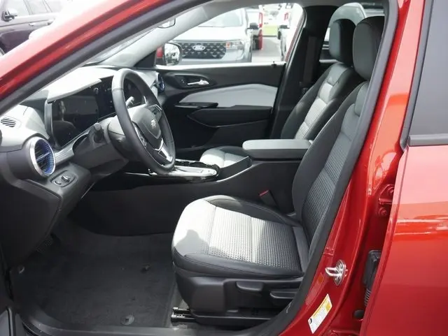Used 2024 Chevrolet Trax LT with VIN KL77LHE25RC067054 for sale in Alliance, OH