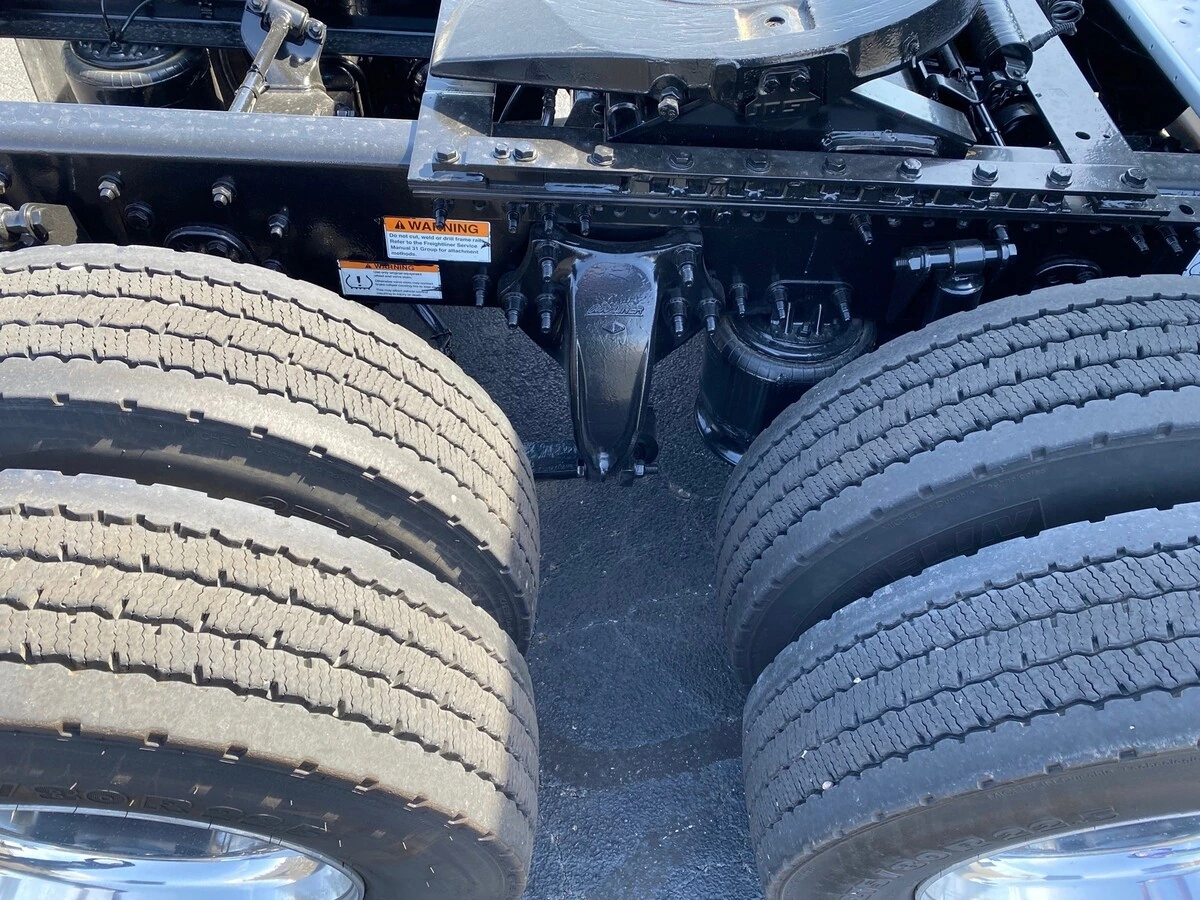 2024 Freightliner Cascadia - image 5