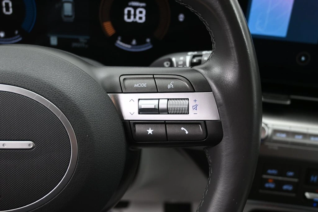 2025 Hyundai Kona SEL - Photo 13