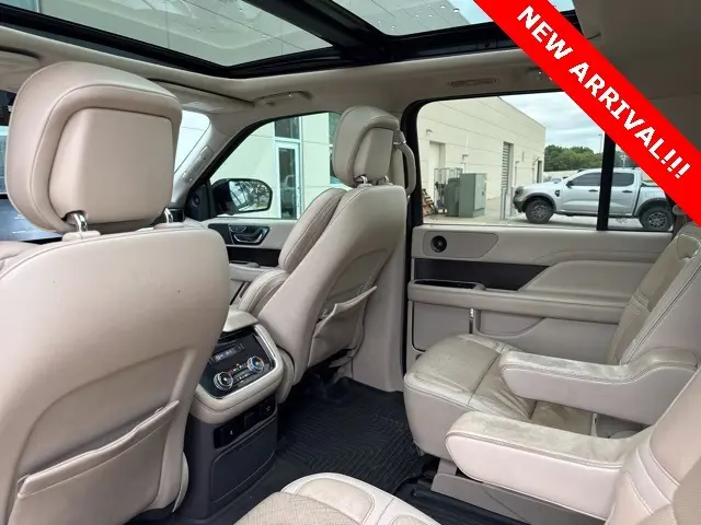 2018 Lincoln Navigator Select photo 5