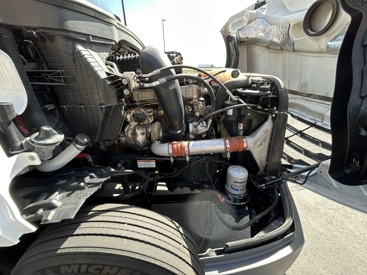 2022 Freightliner Cascadia - image 21