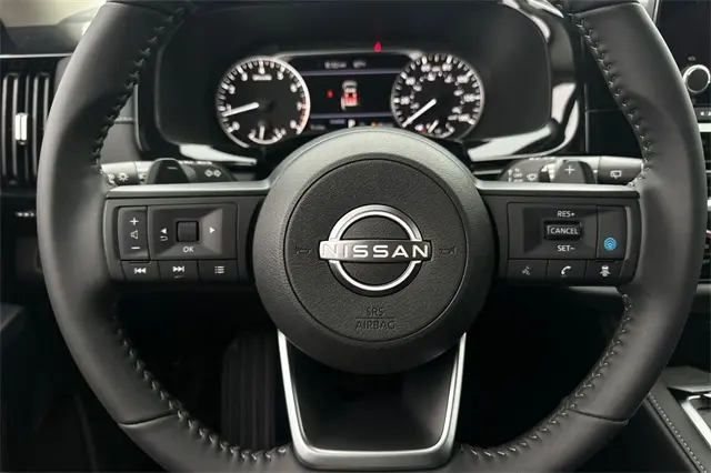 2025 Nissan Pathfinder SV photo 15