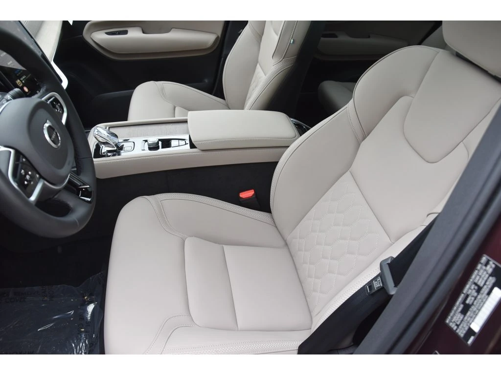 2026 Volvo - image 13