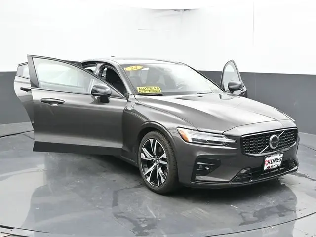 2024 Volvo S60 B5 Core photo 38