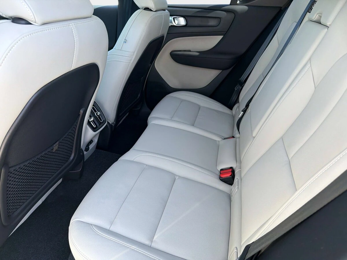 2026 Volvo - image 11