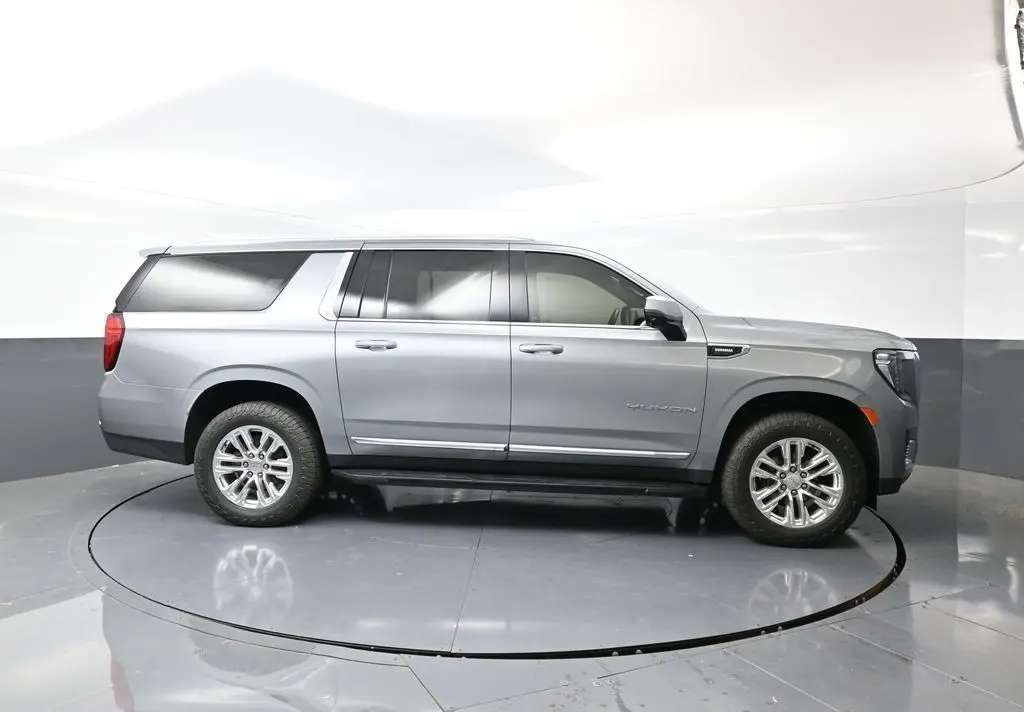 2023 Gmc Yukon XL SLT photo 2