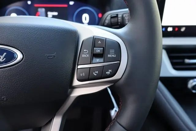 2025 Ford Explorer photo 25