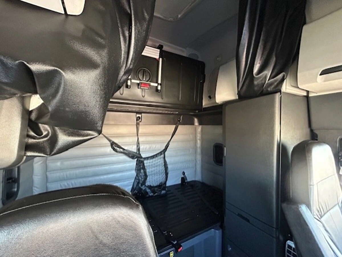 2025 Freightliner Cascadia - image 16