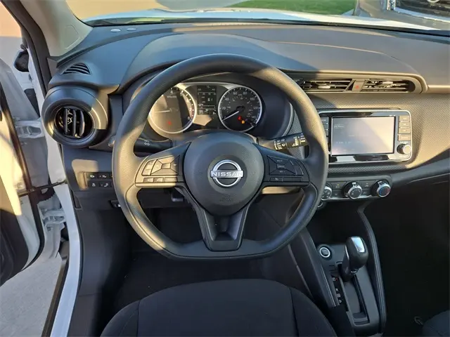 2025 Nissan Kicks Play S photo 30