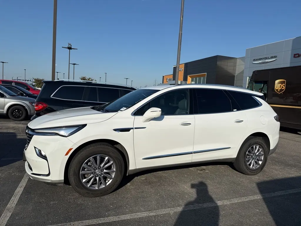 2024 Buick Enclave Premium photo 2