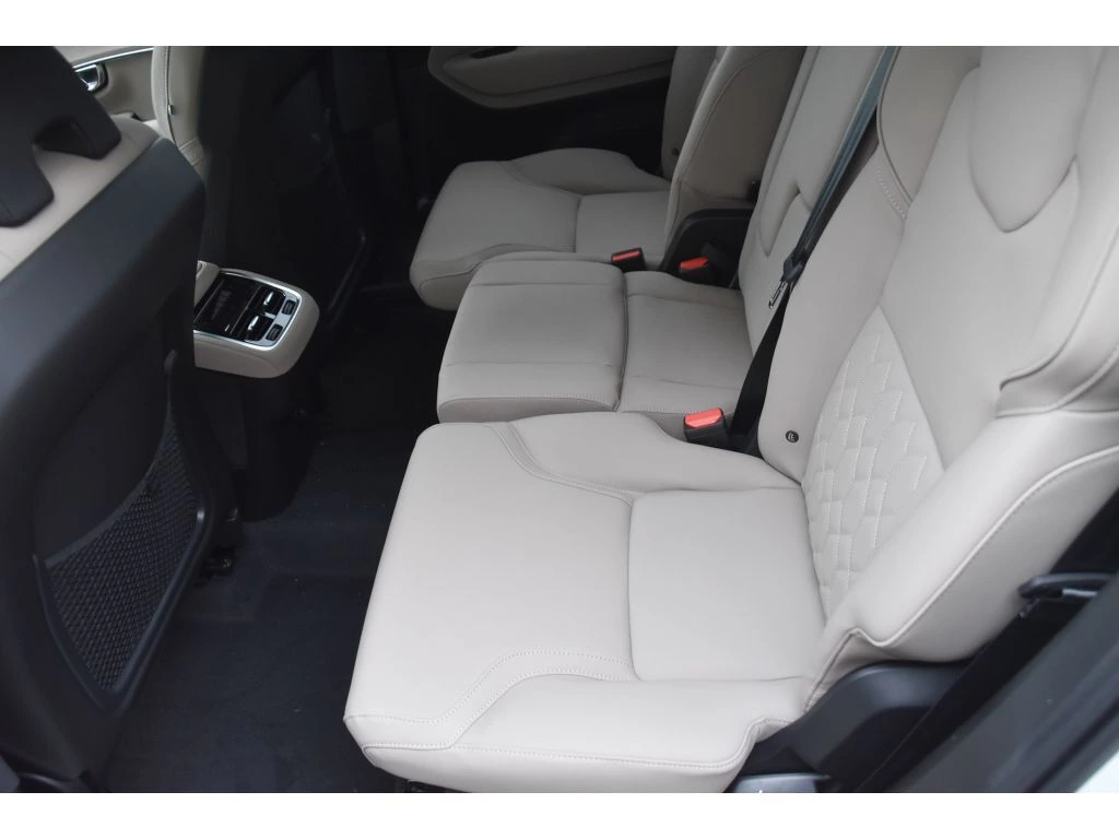 2026 Volvo - image 14